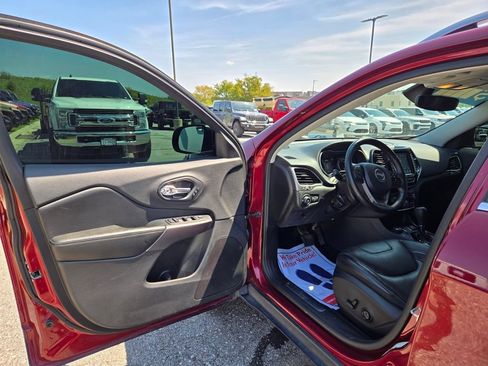 Used 2019 Jeep Cherokee Limited AWD/4WD image 11