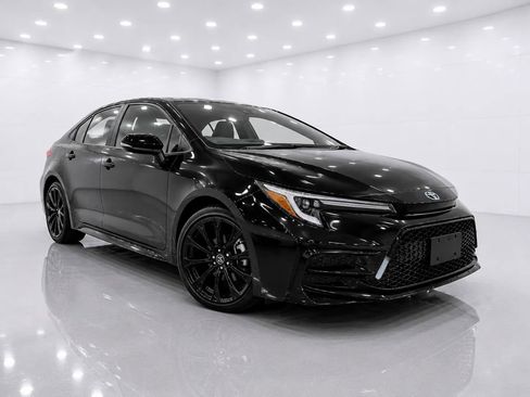 Used 2025 Toyota Corolla SE w/ Convenience Package FWD image 7
