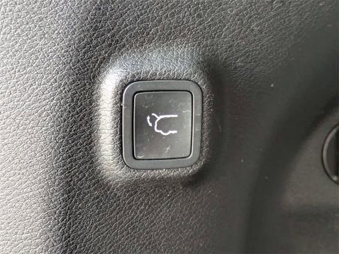 Used 2019 Jeep Cherokee Limited image 13