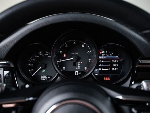 Certified 2025 Porsche Macan AWD/4WD image 15