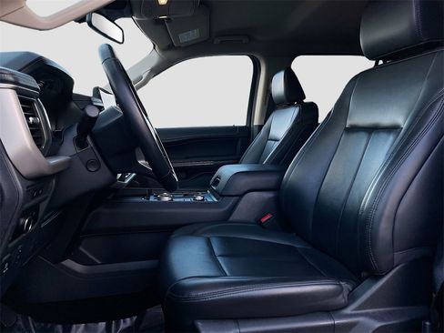 Used 2023 Ford Expedition Max XLT image 20