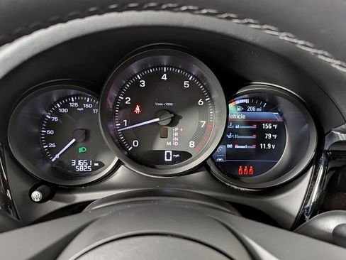 Used 2024 Porsche Macan Base image 28