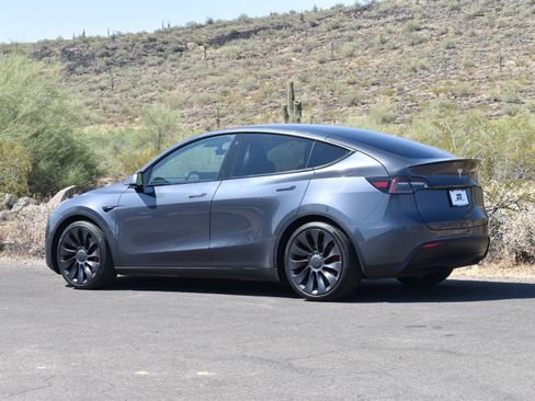 Used 2021 Tesla Model Y Performance AWD/4WD image 5