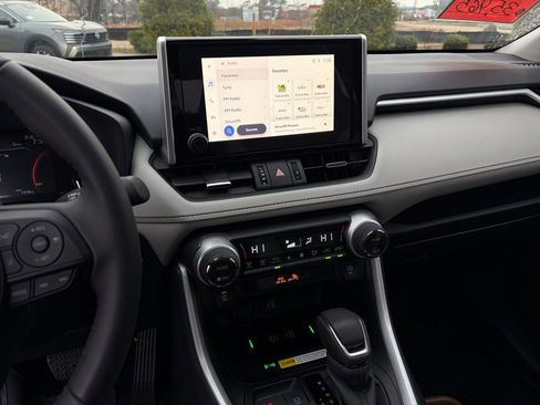 Used 2025 Toyota RAV4 XLE Premium image 20