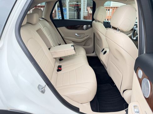 Used 2019 Mercedes-Benz GLC 300 4MATIC image 40