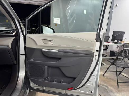 Used 2021 Toyota Sienna LE image 10