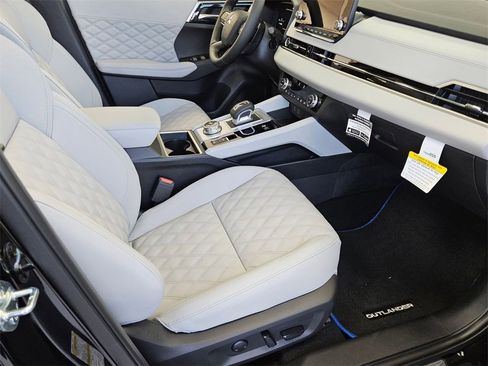 New 2025 Mitsubishi Outlander SEL image 28