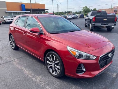 Used 2020 Hyundai Elantra GT FWD image 1