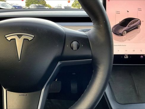 Used 2022 Tesla Model 3 Standard Range RWD image 9