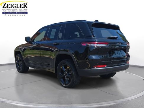 Certified 2023 Jeep Grand Cherokee Altitude AWD/4WD image 7