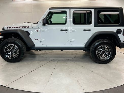 Used 2025 Jeep Wrangler Unlimited Rubicon AWD/4WD image 2