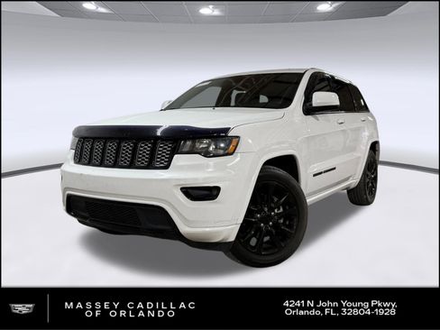 Used 2017 Jeep Grand Cherokee Altitude RWD image 1