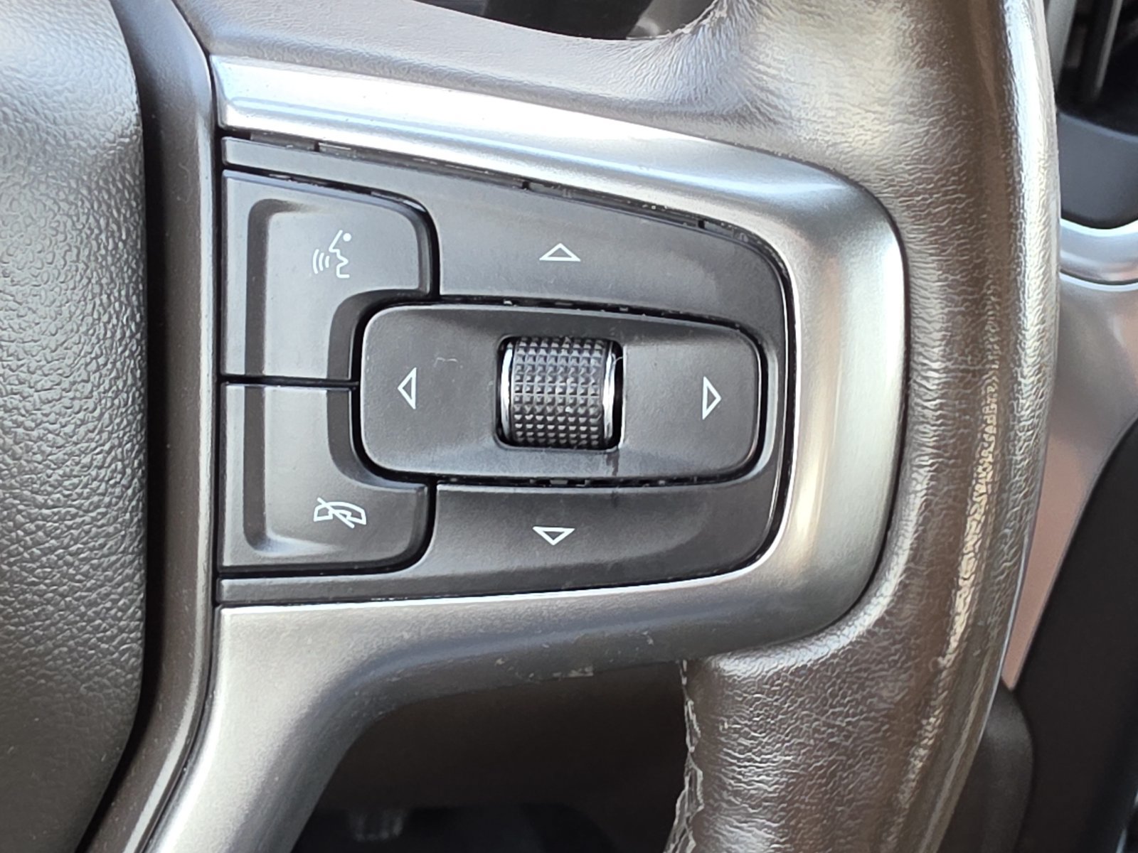 Used 2021 Chevrolet Silverado 1500 LT AWD/4WD image 24