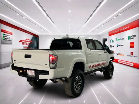 Used 2019 Toyota Tacoma TRD Sport AWD/4WD image 7