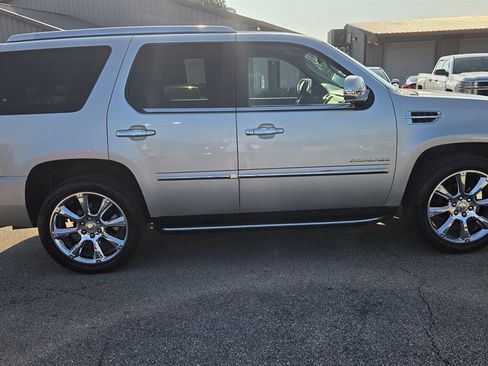 Used 2011 Cadillac Escalade 2WD image 6