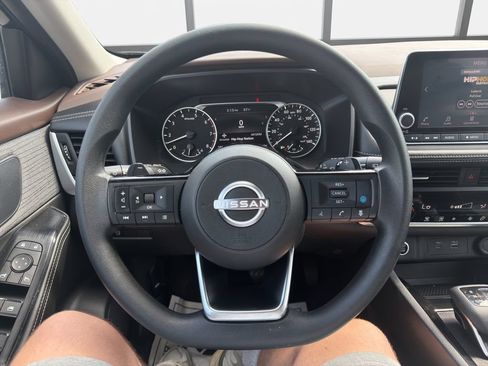 Used 2023 Nissan Rogue SV AWD/4WD image 12