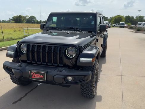 Used 2023 Jeep Gladiator Sport AWD/4WD image 3