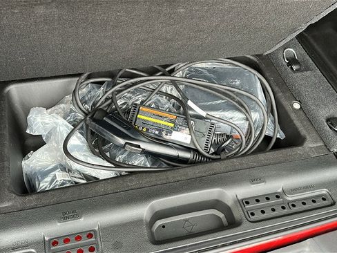 Used 2025 Jeep Wrangler Unlimited Sahara image 30