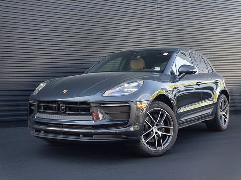 Certified 2026 Porsche Macan AWD/4WD image 1
