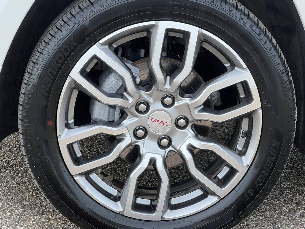Used 2023 GMC Terrain Denali w/ Denali Premium Package AWD/4WD image 8