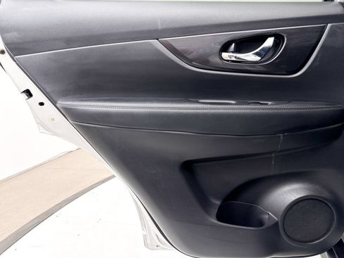 Used 2019 Nissan Rogue SV AWD/4WD image 28