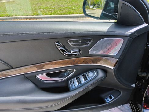Used 2015 Mercedes-Benz S 550 Sedan image 21