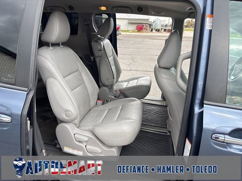 Used 2016 Toyota Sienna L image 46
