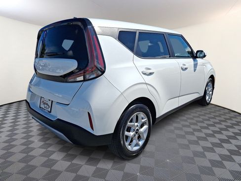 Certified 2025 Kia Soul LX w/ LX Technology Package FWD image 6