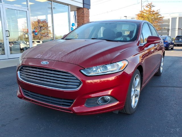 Used 2016 Ford Fusion SE FWD image 1