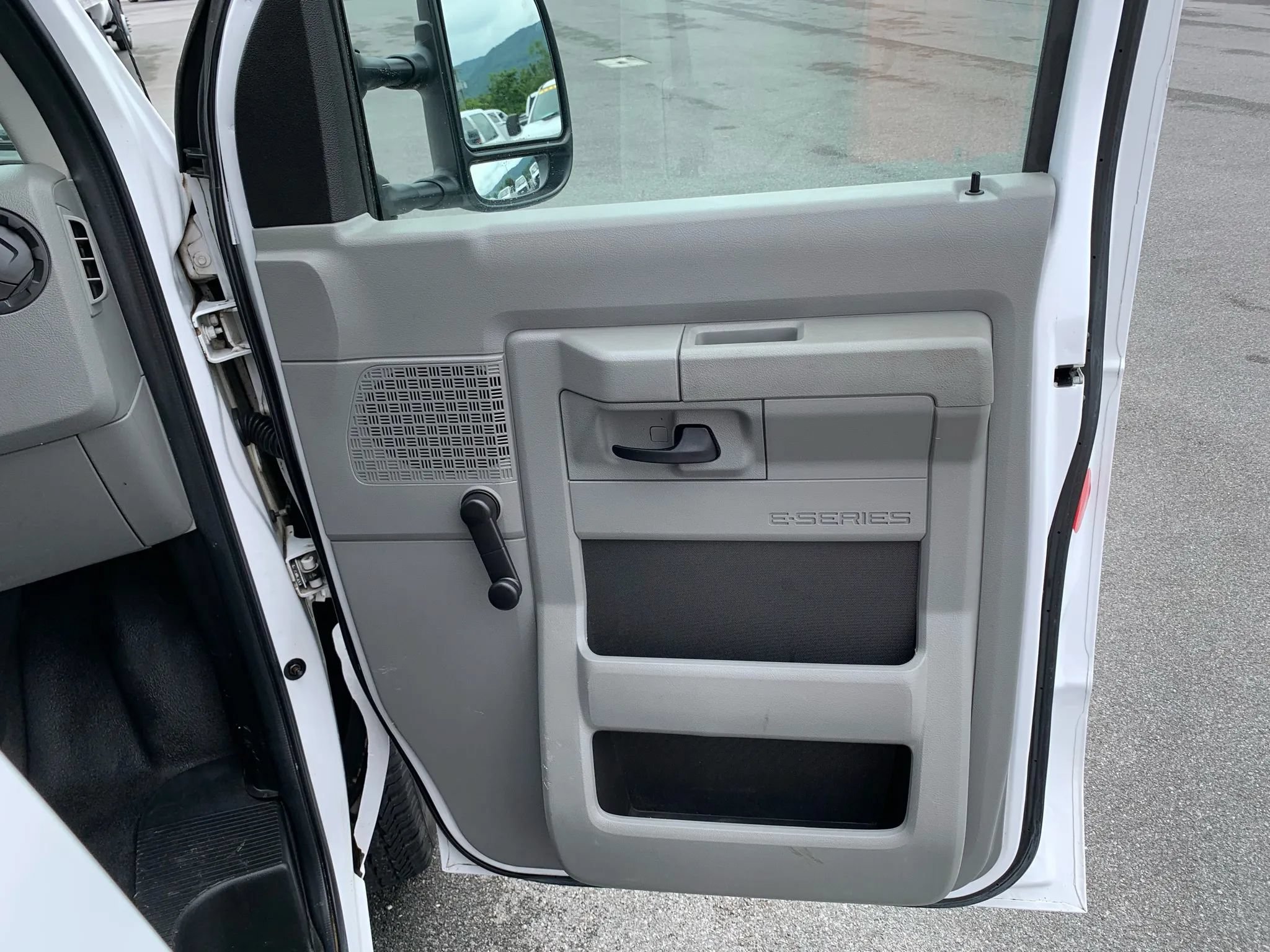 Used 2013 Ford E-350 and Econoline 350 Super Duty RWD image 22