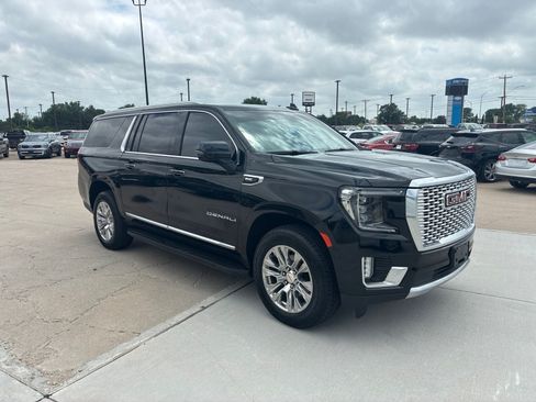 Used 2022 GMC Yukon XL Denali AWD/4WD image 10