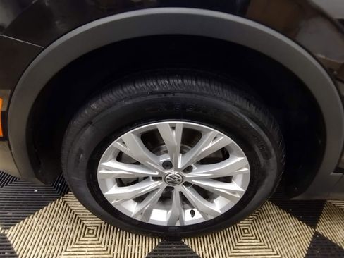 Used 2020 Volkswagen Tiguan S image 6