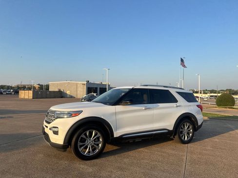Used 2022 Ford Explorer Limited w/ Equipment Group 301A RWD image 7