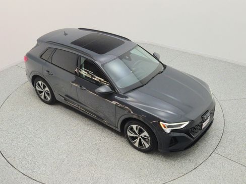 Used 2024 Audi Q8 e-tron Premium Plus AWD/4WD image 24