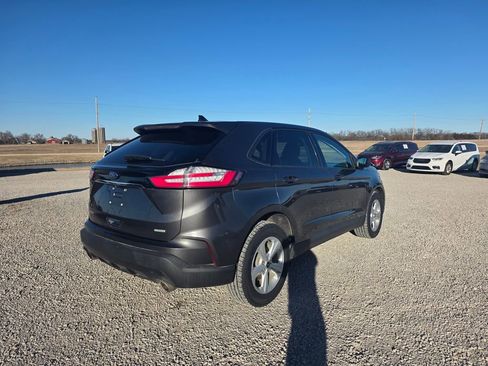 Used 2019 Ford Edge SE image 4