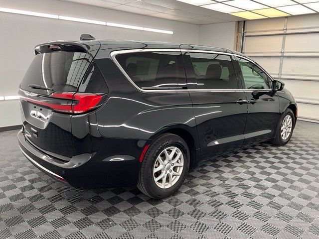 Used 2023 Chrysler Pacifica Touring-L FWD image 24