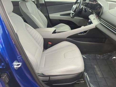 Used 2023 Hyundai Elantra Limited image 22