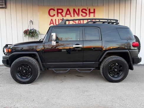 Used 2011 Toyota FJ Cruiser 4WD w/ Upgrade Pkg image 39