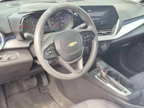 Used 2025 Chevrolet Trax LS FWD image 15