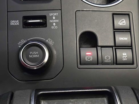 Used 2023 Toyota Highlander XSE AWD/4WD image 16