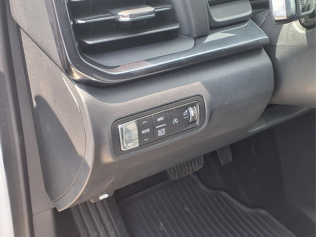 New 2026 GMC Terrain AT4 w/ LPO, Black Badging Package AWD/4WD image 13