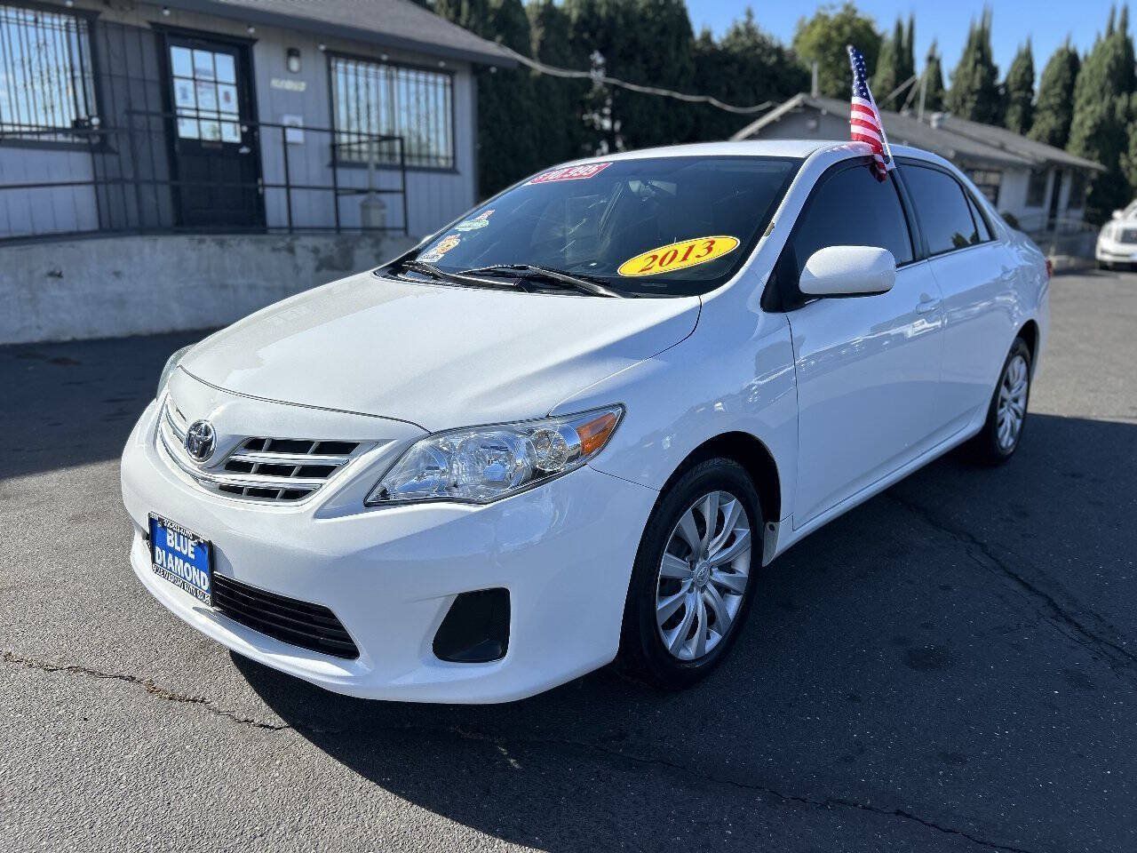 Used 2013 Toyota Corolla LE FWD image 3