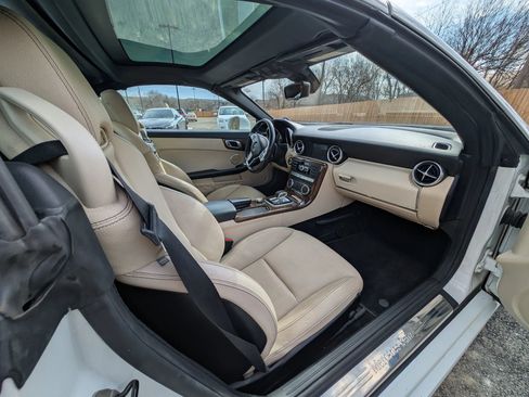 Used 2016 Mercedes-Benz SLK 300 image 16