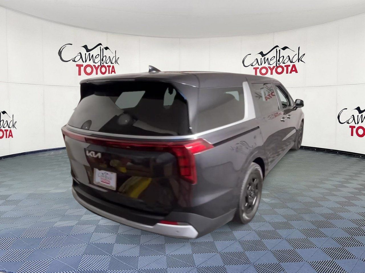 Used 2026 Kia Carnival FWD image 9