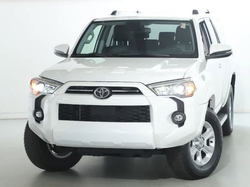 Certified 2023 Toyota 4Runner SR5 Premium w/ Moonroof Package AWD/4WD image 3