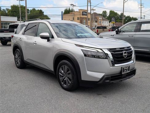 Used 2024 Nissan Pathfinder SV FWD image 7
