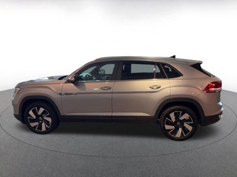 Used 2025 Volkswagen Atlas Cross Sport SE image 9