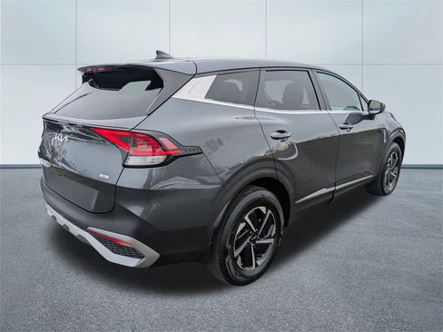 Used 2023 Kia Sportage LX image 3