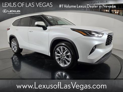 Used 2023 Toyota Highlander Limited AWD/4WD image 1