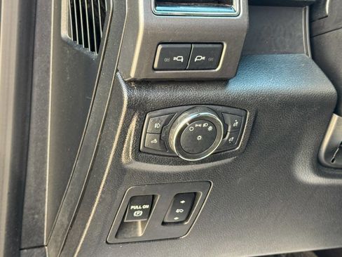 Used 2018 Ford F150 XLT w/ Equipment Group 302A Luxury AWD/4WD image 28